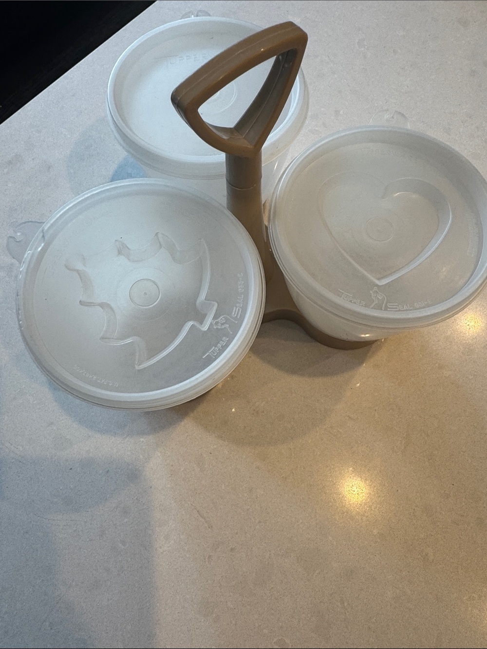 Tupperware Tan 3-Condiment caddy Serving Caddy with Clear Lids